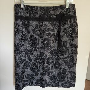 Ann Taylor Black and Gray Lace Designed Pencil Skirt Size 6